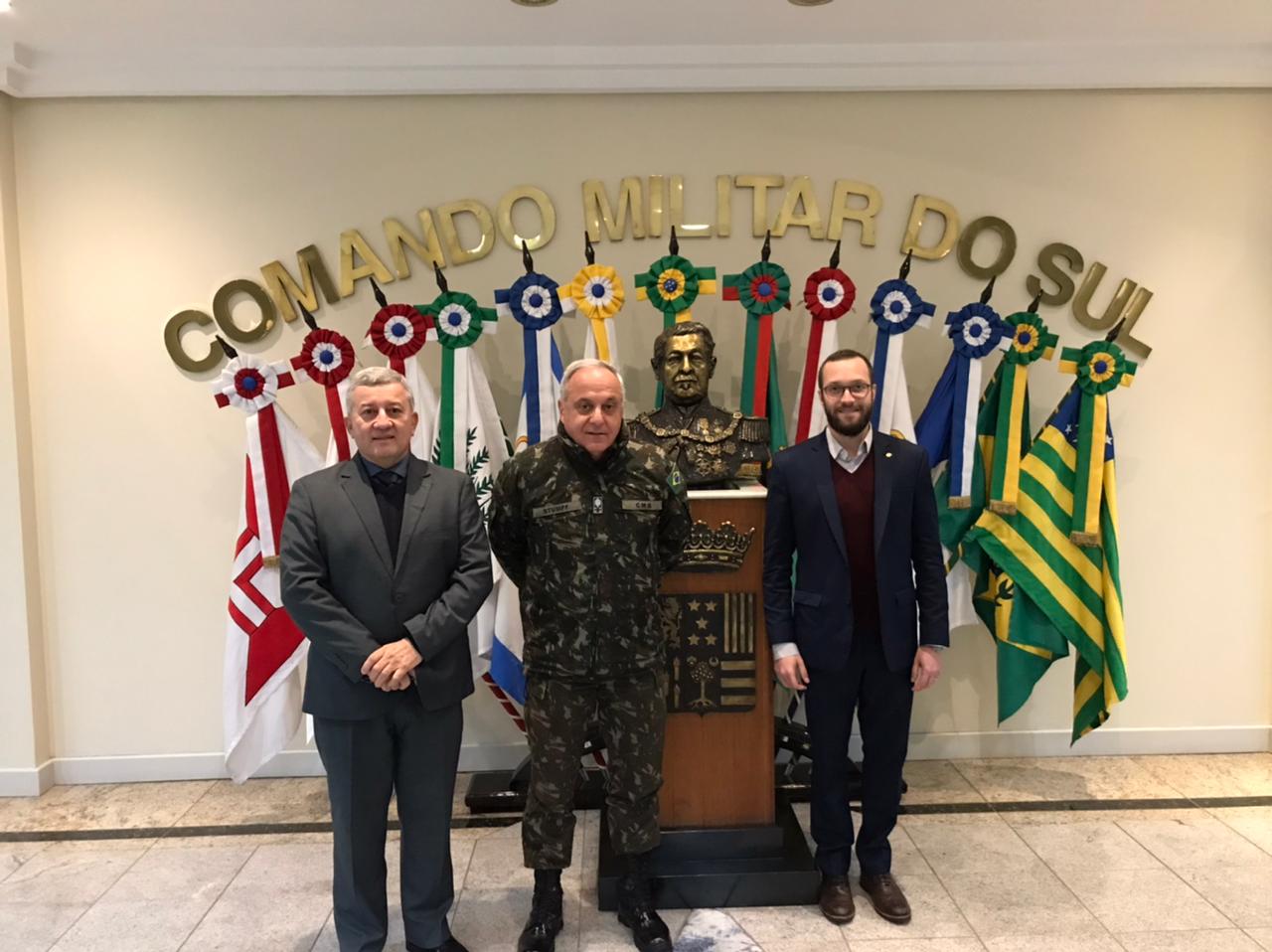 Escola de Sargentos: presidente do Sinduscon visita Comandante Militar do Sul